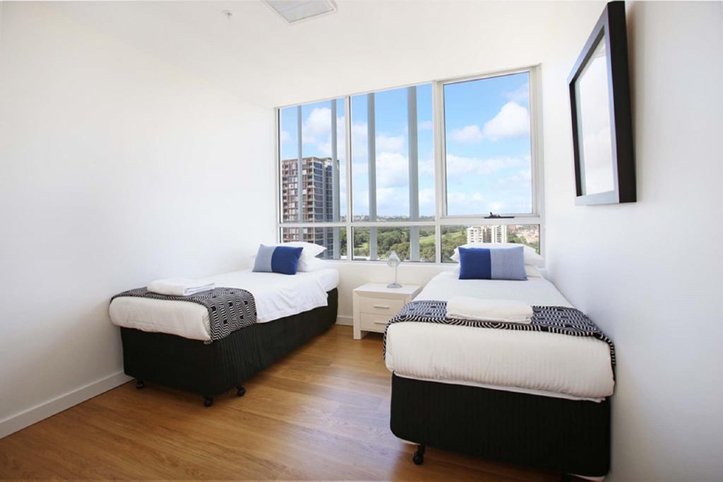 Moore To See - Modern And Spacious 3Br Zetland Apartment With Views Over Moore Park 시드니 외부 사진